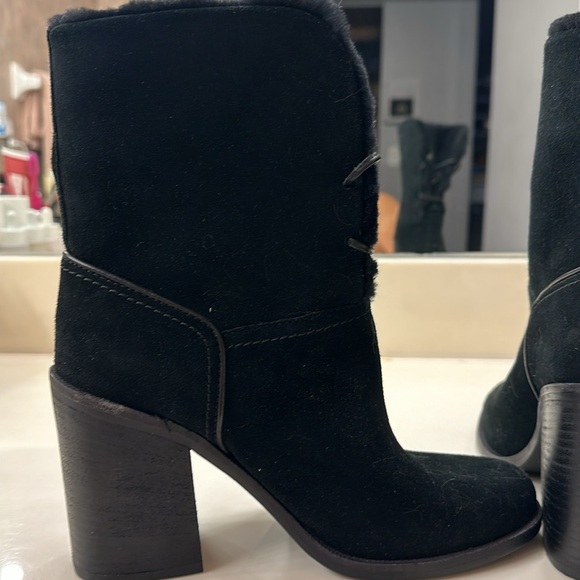 Used UGG boots - Picture 6 of 7